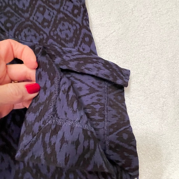 Chicos Ikat print size 3 ankle length trousers - Picture 12 of 13